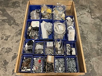 Partij installatiemateriaal - afbeelding 1 van  3