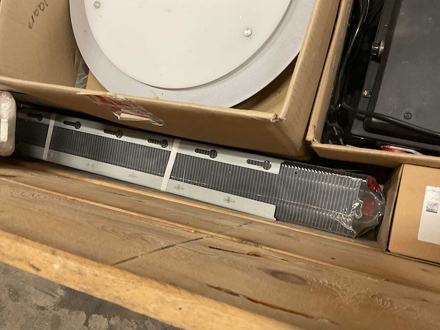 Partij installatiemateriaal - afbeelding 11 van  11