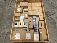 Partij installatiemateriaal - afbeelding 1 van  9