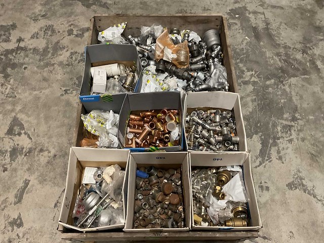 Partij installatiemateriaal - afbeelding 1 van  6