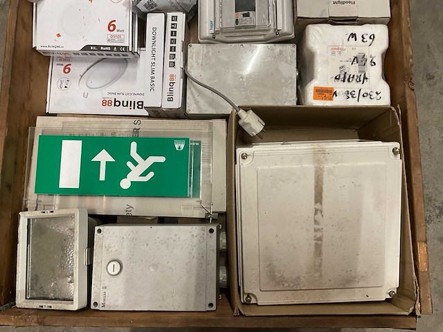 Partij installatiemateriaal - afbeelding 2 van  8