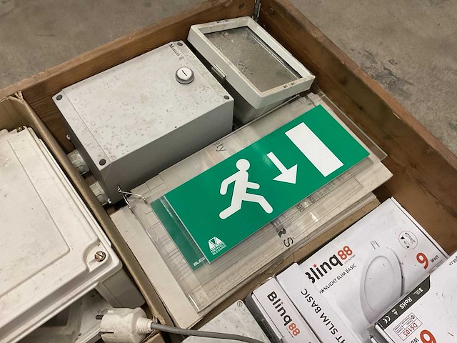 Partij installatiemateriaal - afbeelding 8 van  8