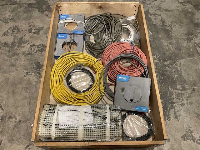 Partij installatiemateriaal - afbeelding 1 van  2