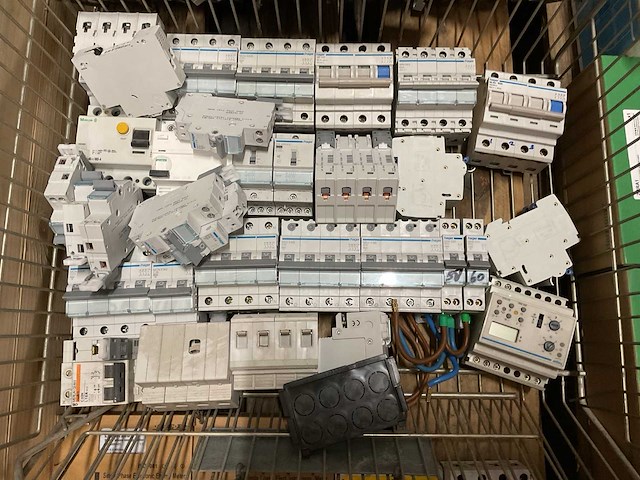 Partij installatiemateriaal - afbeelding 8 van  10