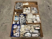 Partij installatiemateriaal - afbeelding 1 van  3