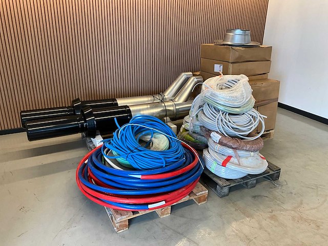 Partij installatiemateriaal - afbeelding 1 van  10