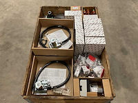 Partij installatiemateriaal - afbeelding 1 van  12