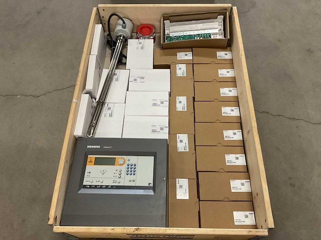 Partij installatiemateriaal - afbeelding 1 van  9