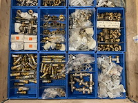 Partij installatiemateriaal - afbeelding 2 van  3