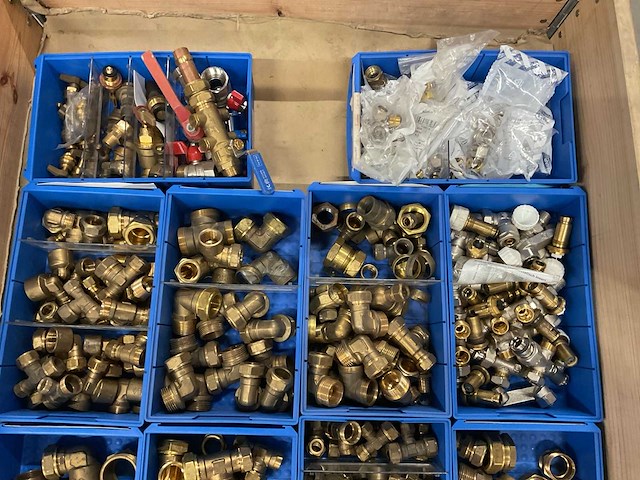 Partij installatiemateriaal - afbeelding 3 van  3