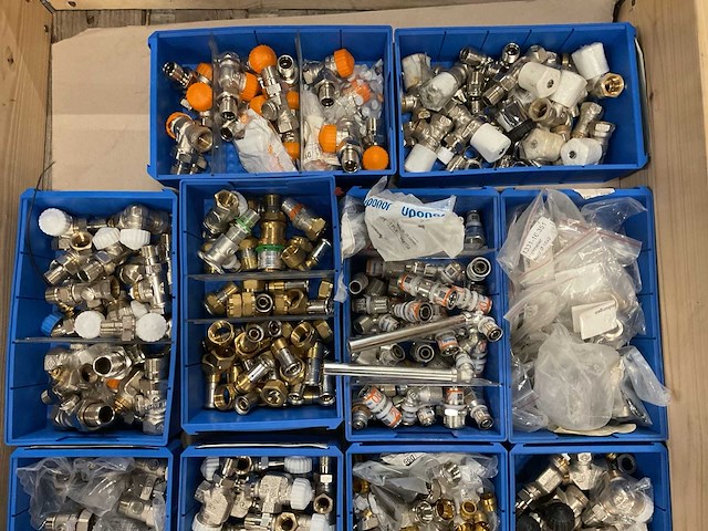 Partij installatiemateriaal - afbeelding 3 van  3