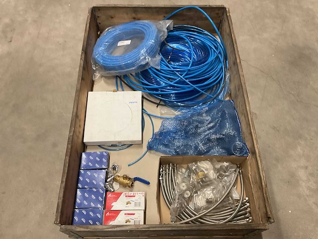 Partij installatiemateriaal - afbeelding 1 van  3