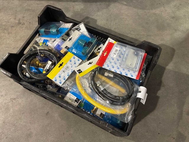 Partij installatiemateriaal - afbeelding 1 van  4