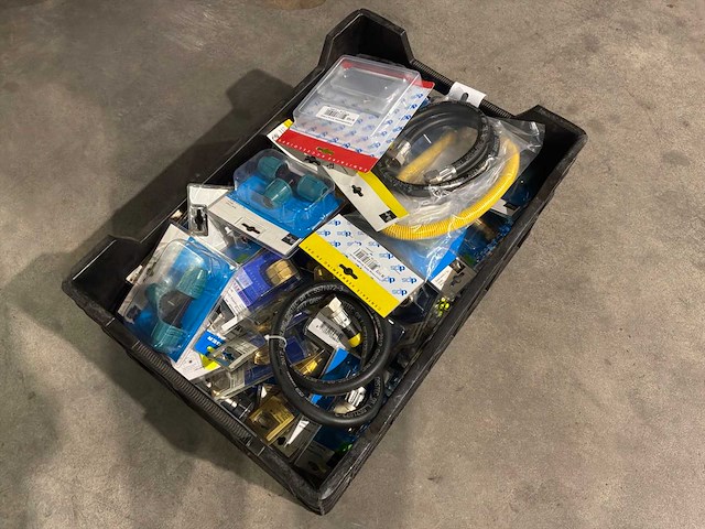 Partij installatiemateriaal - afbeelding 3 van  4