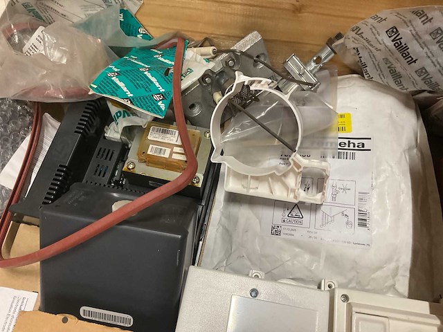 Partij installatiemateriaal - afbeelding 2 van  12