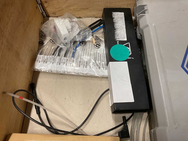 Partij installatiemateriaal - afbeelding 2 van  12