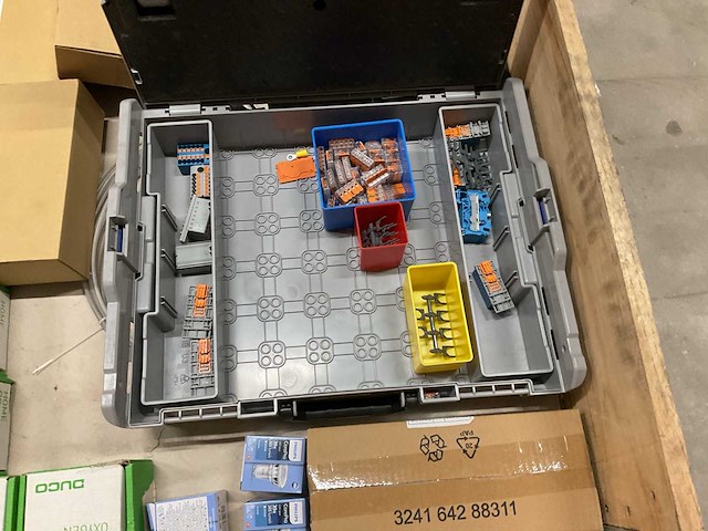Partij installatiemateriaal - afbeelding 9 van  12