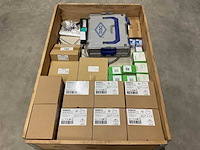 Partij installatiemateriaal - afbeelding 1 van  12