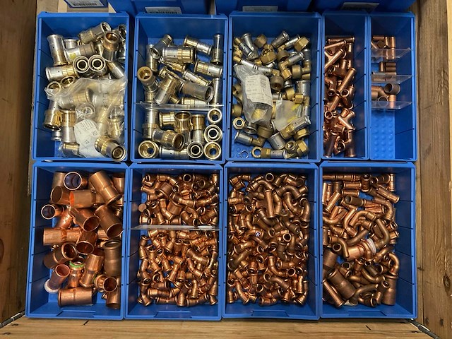 Partij installatiemateriaal - afbeelding 2 van  3