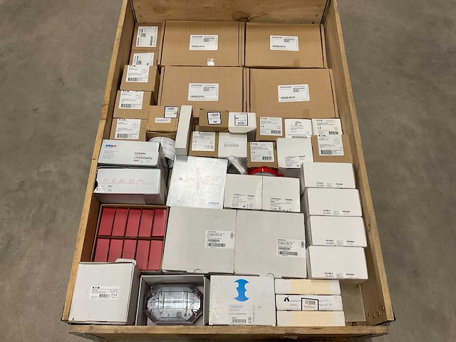 Partij installatiemateriaal - afbeelding 1 van  13