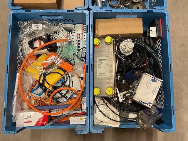 Partij installatiemateriaal - afbeelding 2 van  7