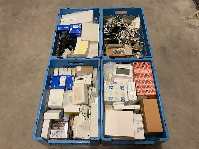 Partij installatiemateriaal - afbeelding 1 van  7
