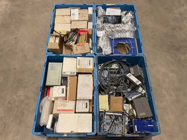 Partij installatiemateriaal - afbeelding 1 van  7