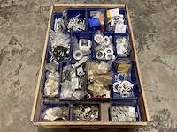 Partij installatiemateriaal - afbeelding 1 van  3