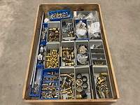 Partij installatiemateriaal - afbeelding 1 van  3
