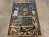 Partij installatiemateriaal - afbeelding 1 van  3