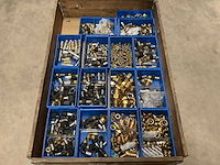 Partij installatiemateriaal - afbeelding 1 van  3