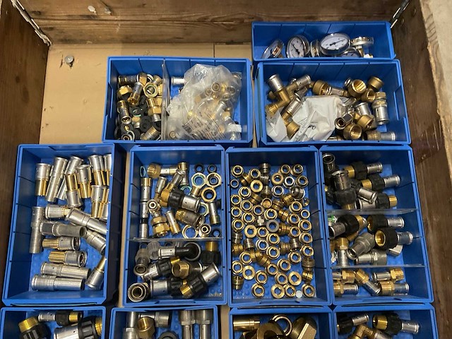 Partij installatiemateriaal - afbeelding 3 van  3
