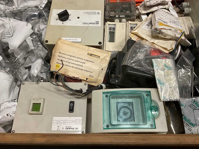 Partij installatiemateriaal - afbeelding 9 van  10