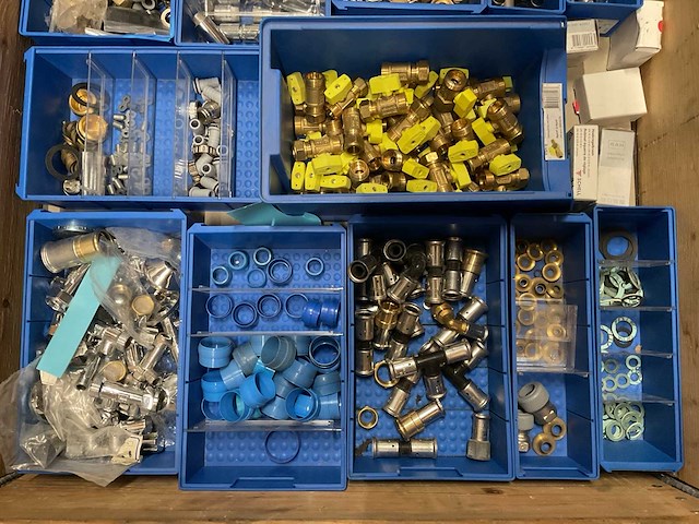 Partij installatiemateriaal - afbeelding 2 van  3