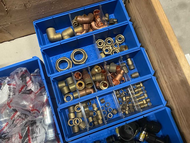 Partij installatiemateriaal - afbeelding 3 van  12