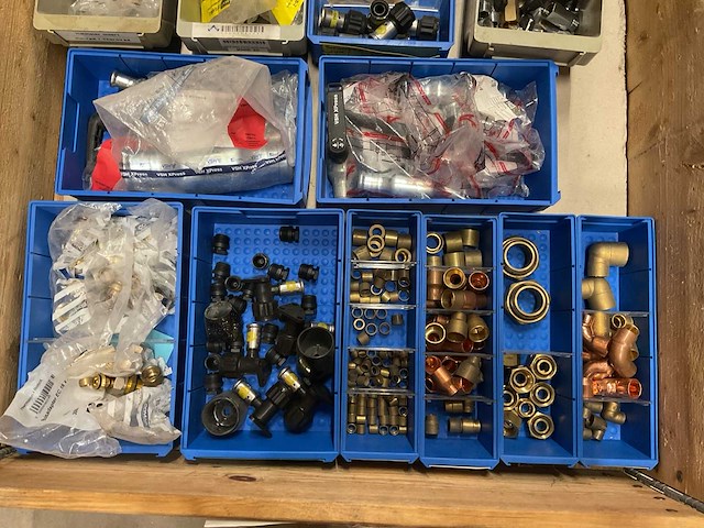 Partij installatiemateriaal - afbeelding 5 van  12