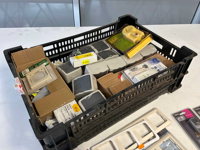 Partij installatiemateriaal - afbeelding 4 van  5