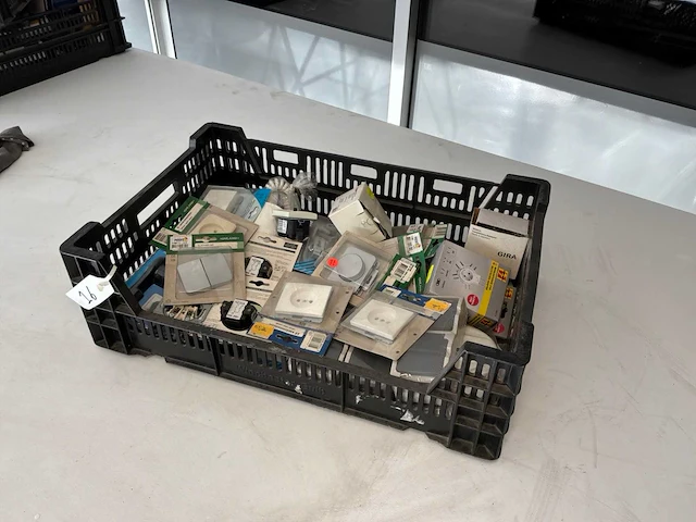 Partij installatiemateriaal - afbeelding 2 van  3