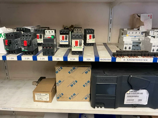 Partij installatiemateriaal - afbeelding 10 van  62