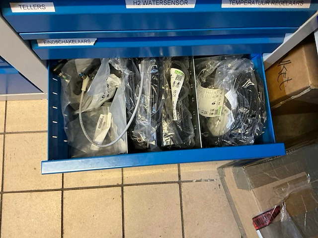 Partij installatiemateriaal - afbeelding 38 van  62