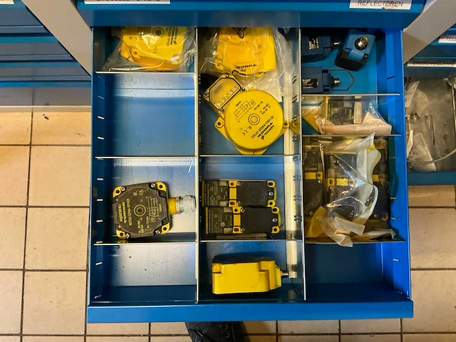 Partij installatiemateriaal - afbeelding 43 van  62