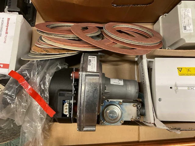 Partij installatiemateriaal - afbeelding 7 van  10