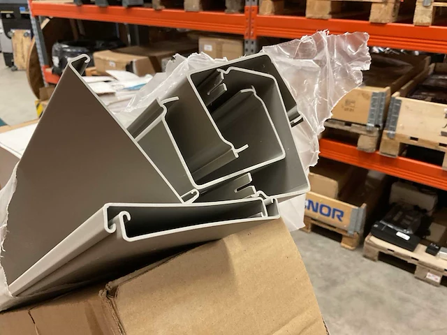 Partij installatiemateriaal - afbeelding 2 van  10