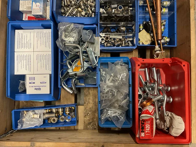 Partij installatiemateriaal - afbeelding 3 van  10
