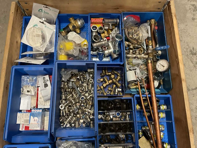 Partij installatiemateriaal - afbeelding 4 van  10