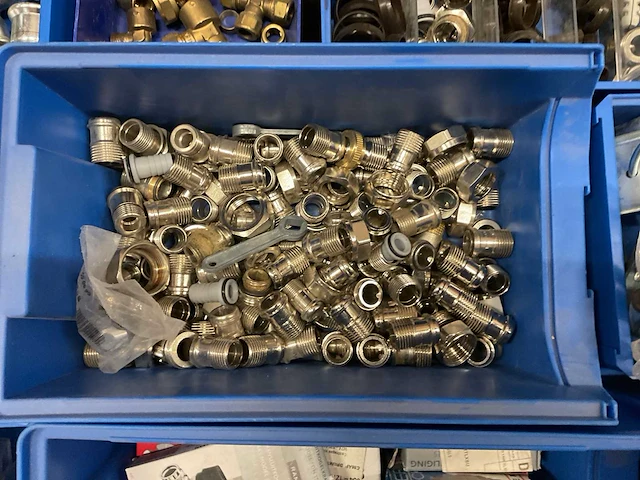 Partij installatiemateriaal - afbeelding 8 van  10