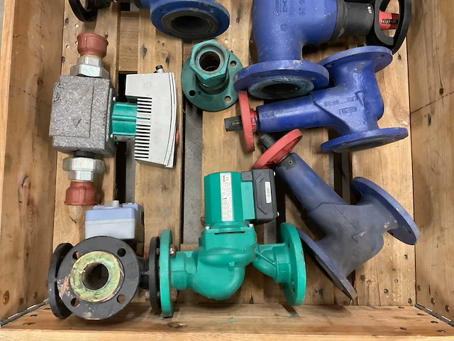 Partij installatiemateriaal - afbeelding 2 van  3