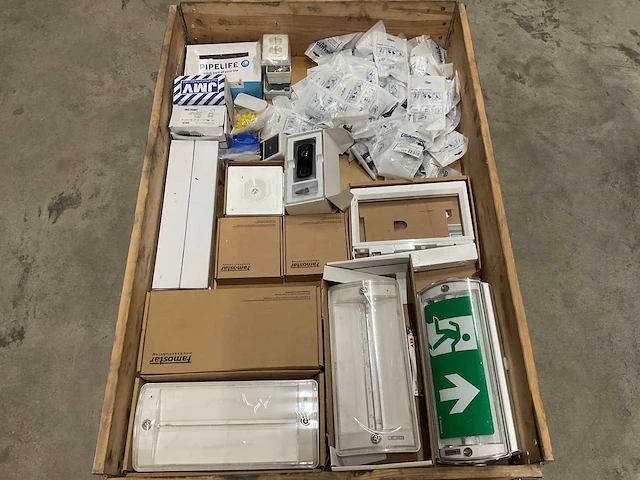 Partij installatiemateriaal - afbeelding 1 van  6