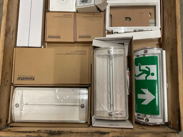 Partij installatiemateriaal - afbeelding 2 van  6