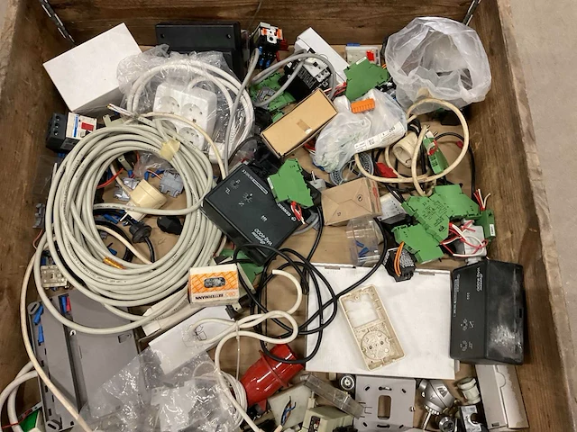 Partij installatiemateriaal - afbeelding 3 van  3